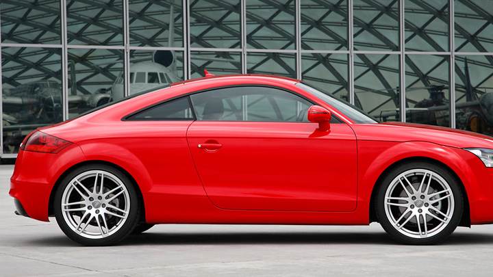 2006 Audi TT Coupe 2.0 T-FSI In Red Side Pose